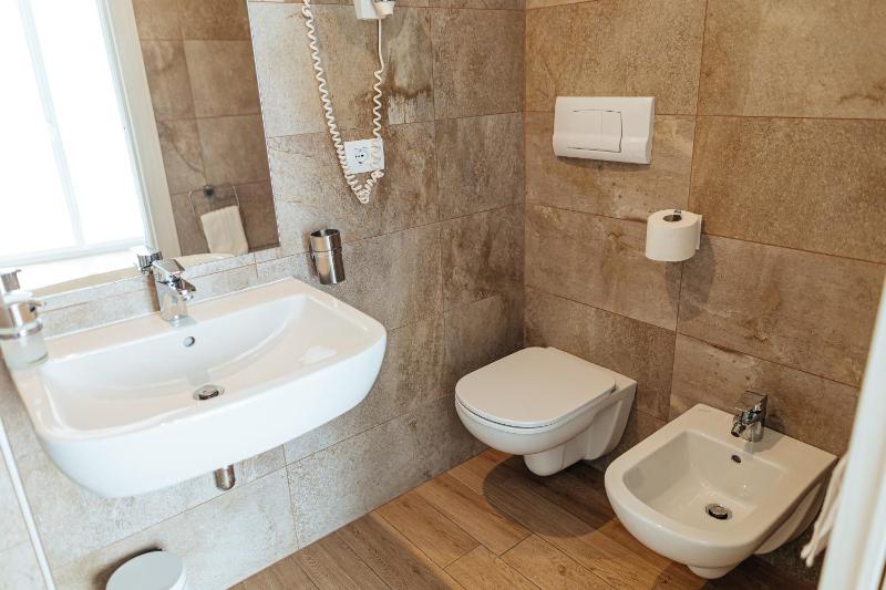 Single Room with Terrace image 4