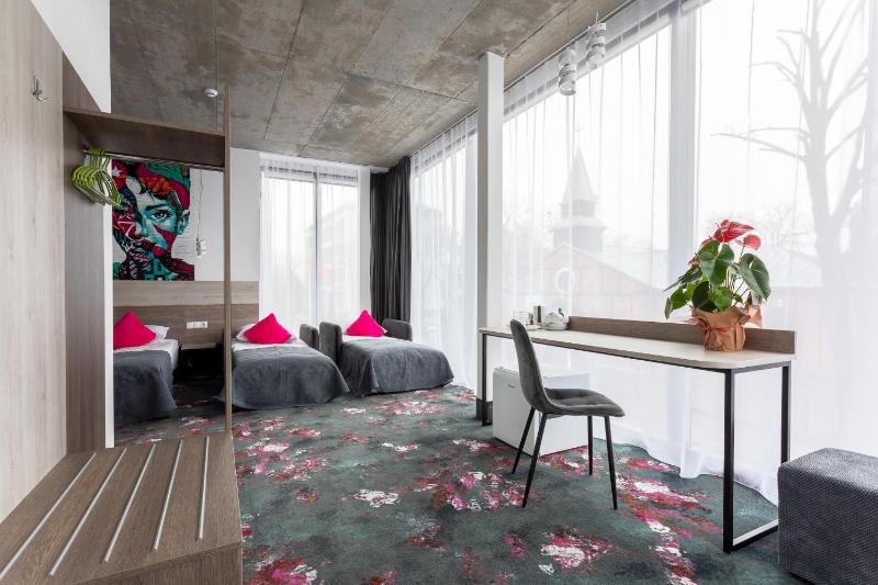 Luxury Quadruple Room image 1