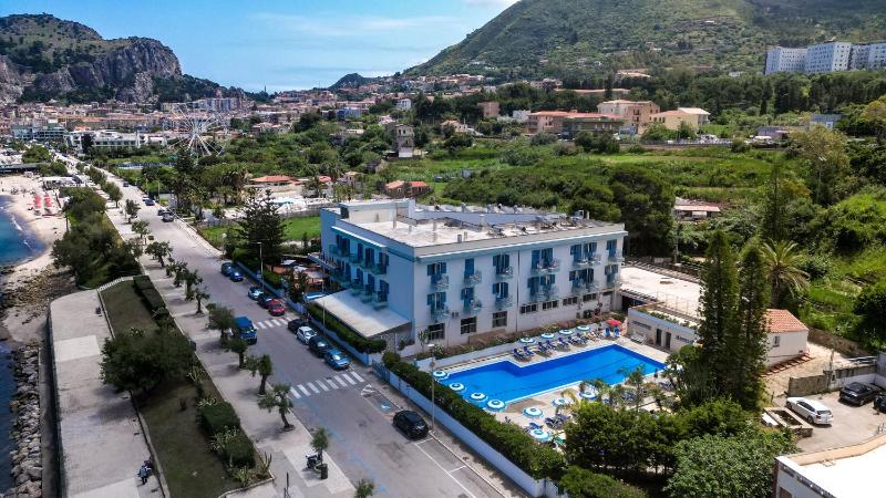 Hotel Tourist - image 35