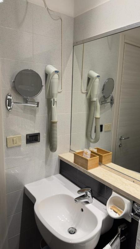 Double or Twin Room with Lake View image 4