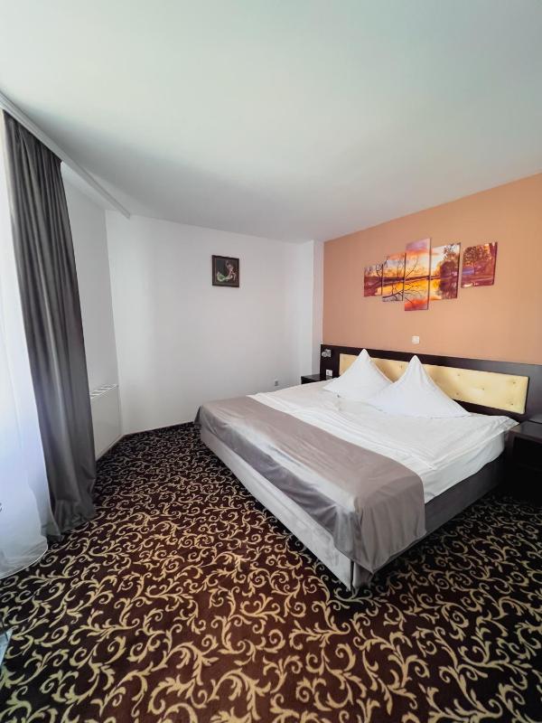 Hotel Neon - image 15