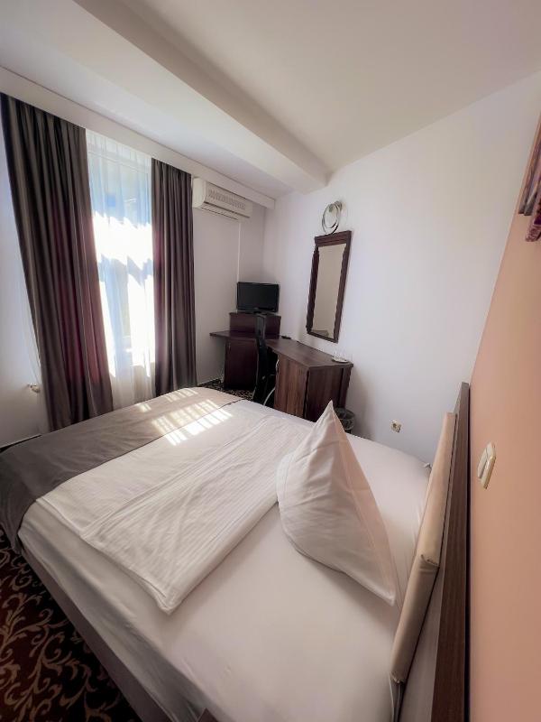 Hotel Neon - image 23