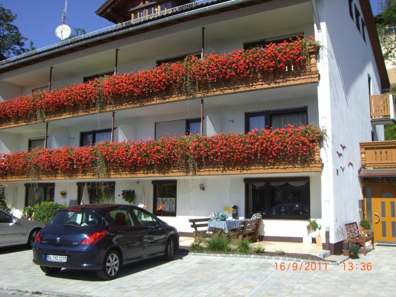 Single Room with small balcony image 4