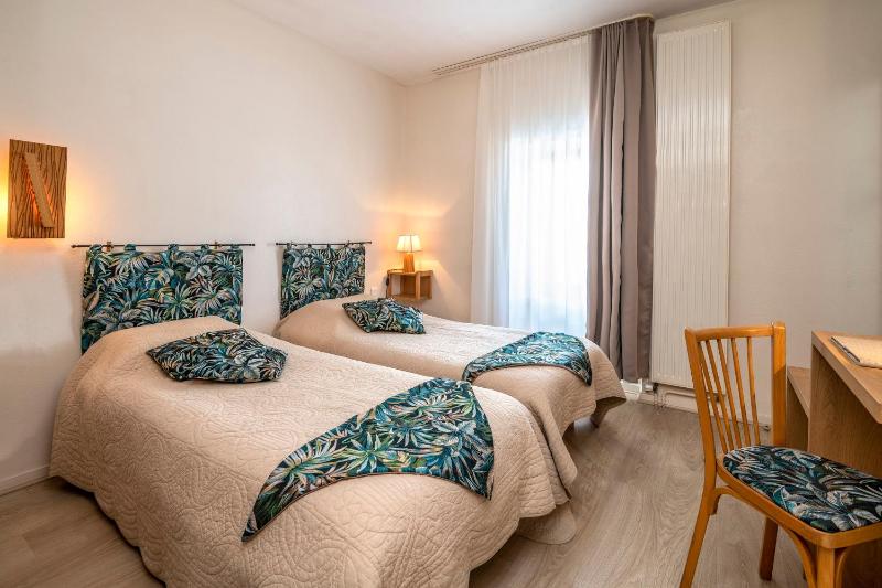 Twin Room image 1