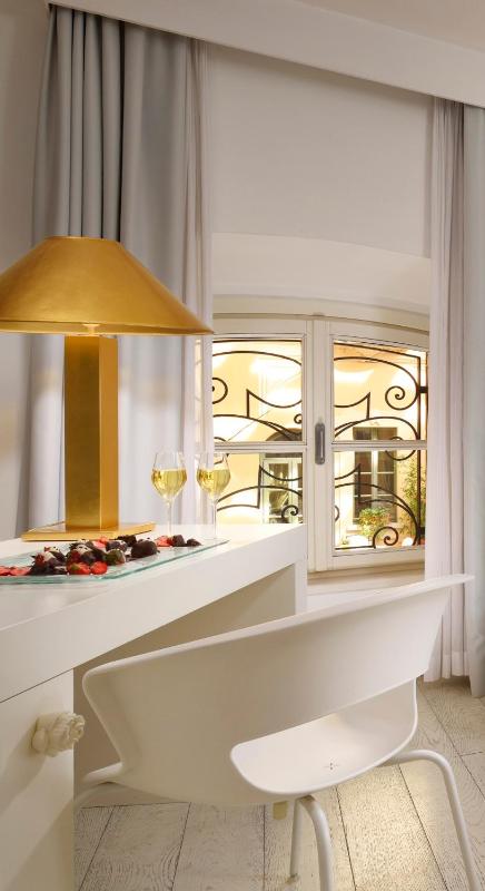 Queen Suite with Sofa Bed image 2