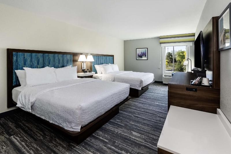 Room with Two Queen Beds - Non-Smoking image 3