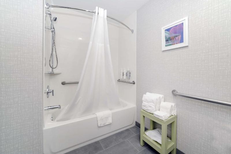 King Room - Mobility Access/Non-Smoking image 2