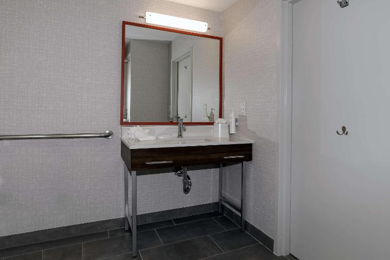 King Room - Mobility Access/Non-Smoking image 3