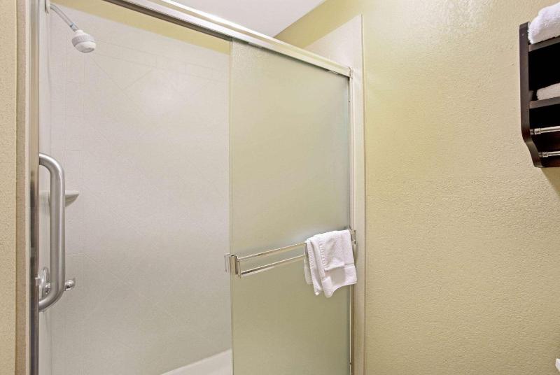 King Room - Non-Smoking image 4