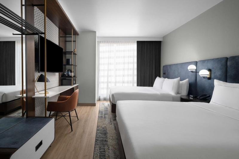 Queen Room with Two Queen Beds - Non-Smoking image 2