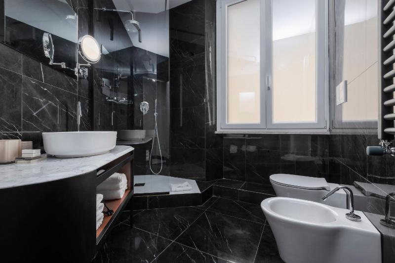 Deluxe Double Room image 2