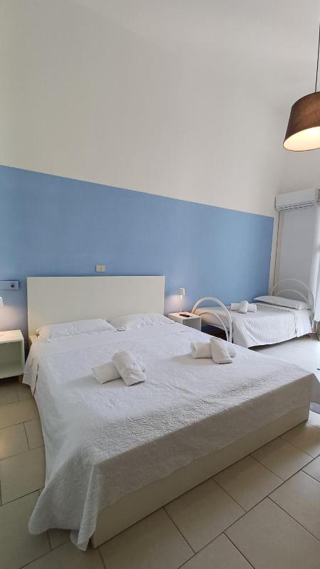 Triple Room with Balcony image 4