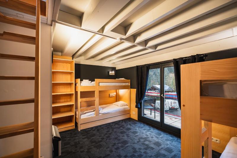 Mixed Dormitory Room image 2