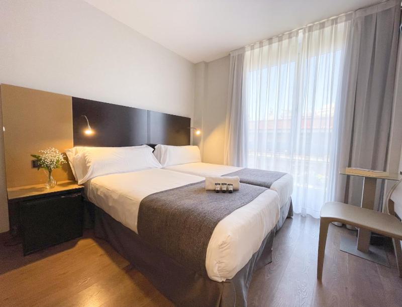 Twin Room image 1