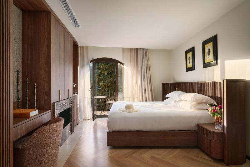 Superior Double Room image 4