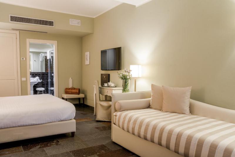 Triple Room with Terrace and Lake View image 1