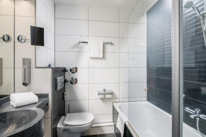 Standard Double Room image 3
