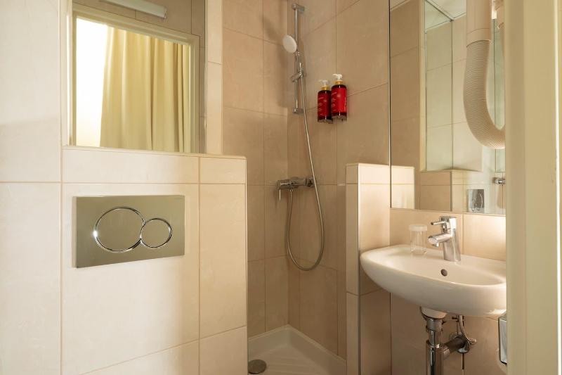 Solo Room image 3