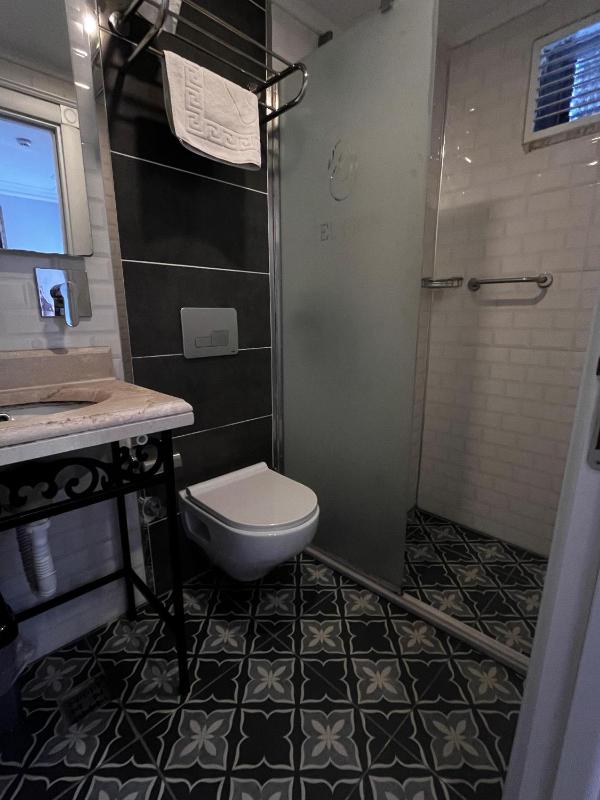 Economy Double Room image 3