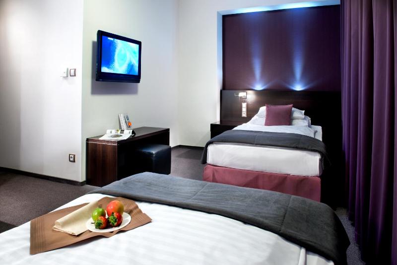Comfort Twin Room image 2
