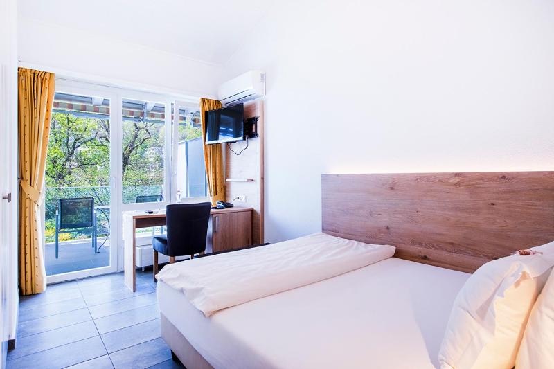 Single Room image 3