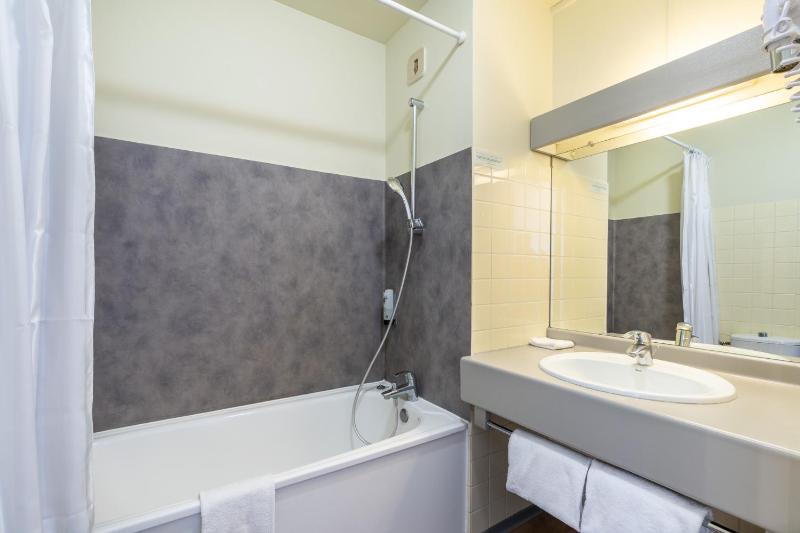 Comfort Twin Room image 3