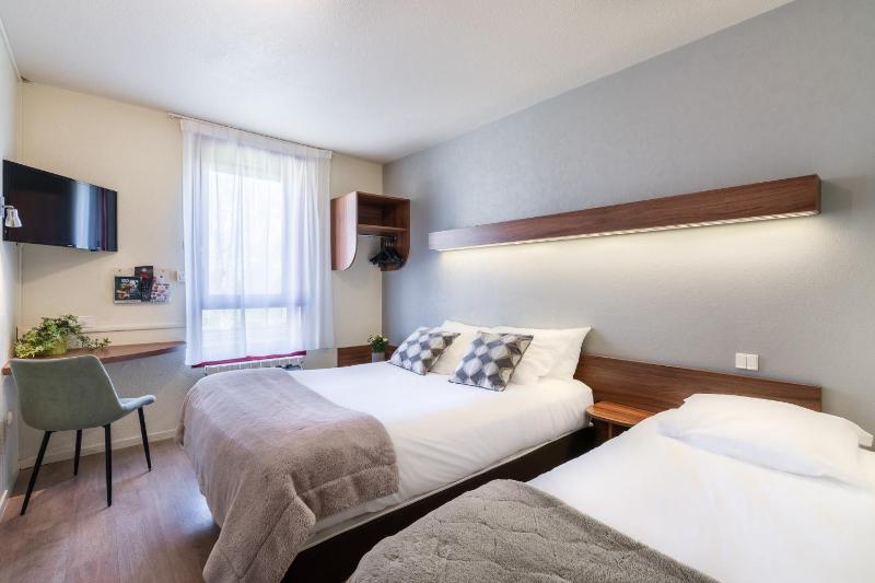 Comfort Triple Room with Garden View image 1