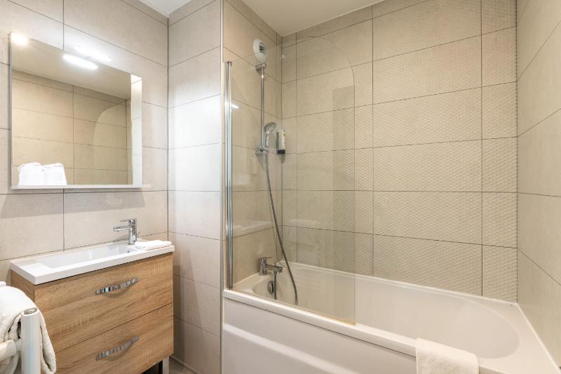 Superior Double Room with Garden View image 3