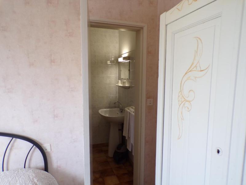 Double Room image 3