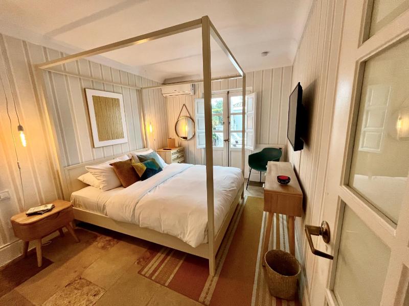 Deluxe King Room image 1