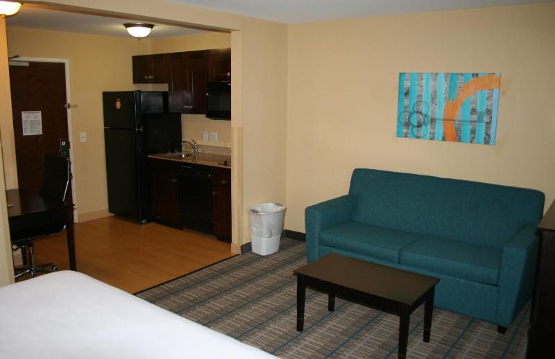 King Suite - Non-Smoking image 4