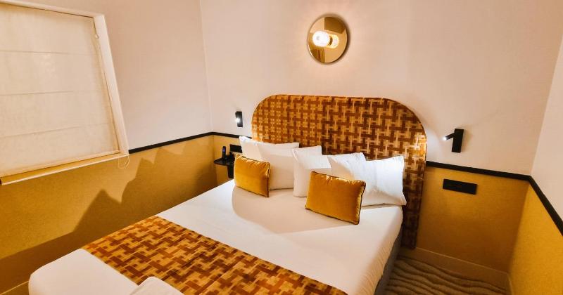 Spa Bath Suite with Terrace image 3