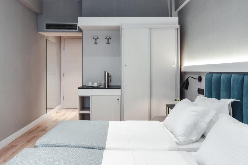 Economy Double or Twin Room image 3