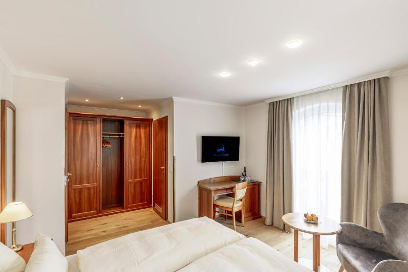 Standard Double Room image 3