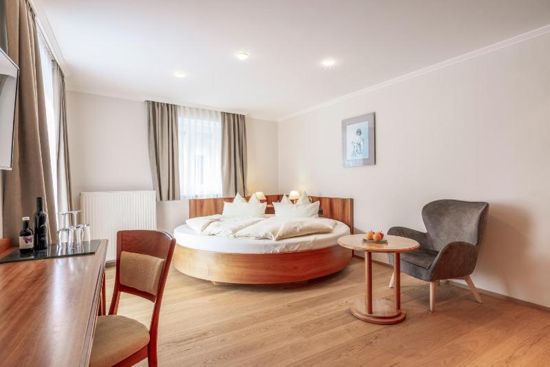 Standard Double Room image 4