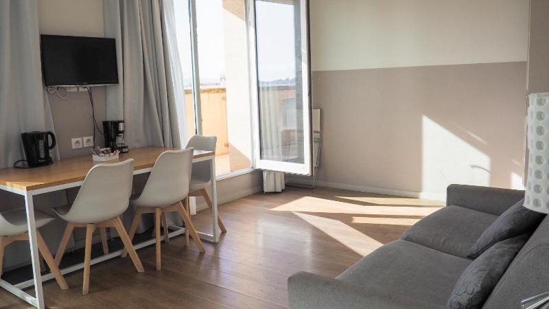 Superior Apartment image 2