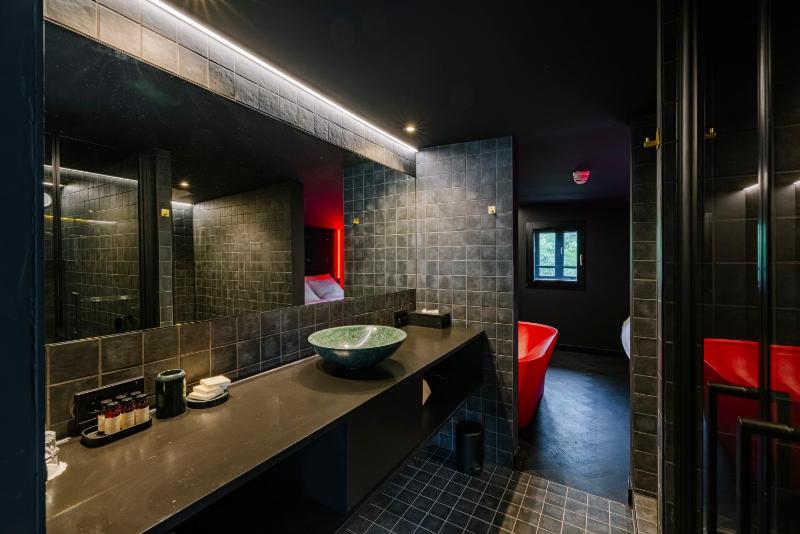 Love Suite image 4