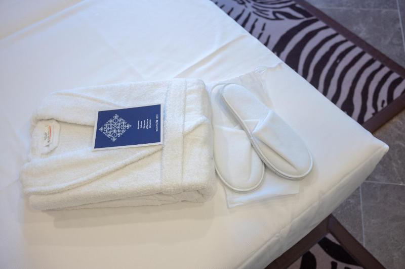 Junior Suite with Terrace image 2