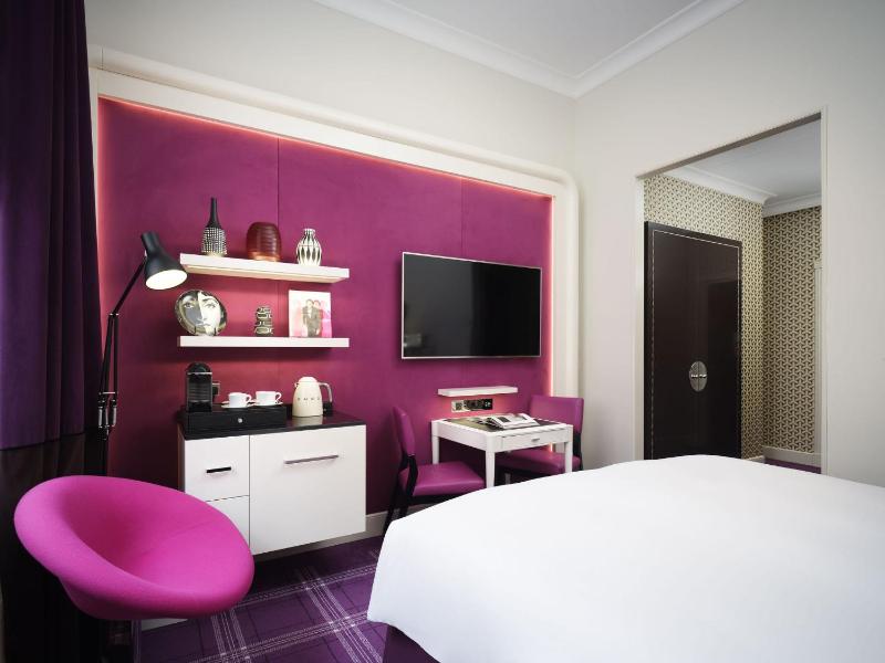 Superior King Room image 4