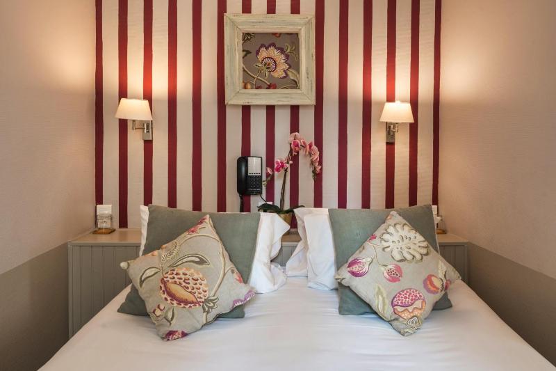 Deluxe Double Room image 4