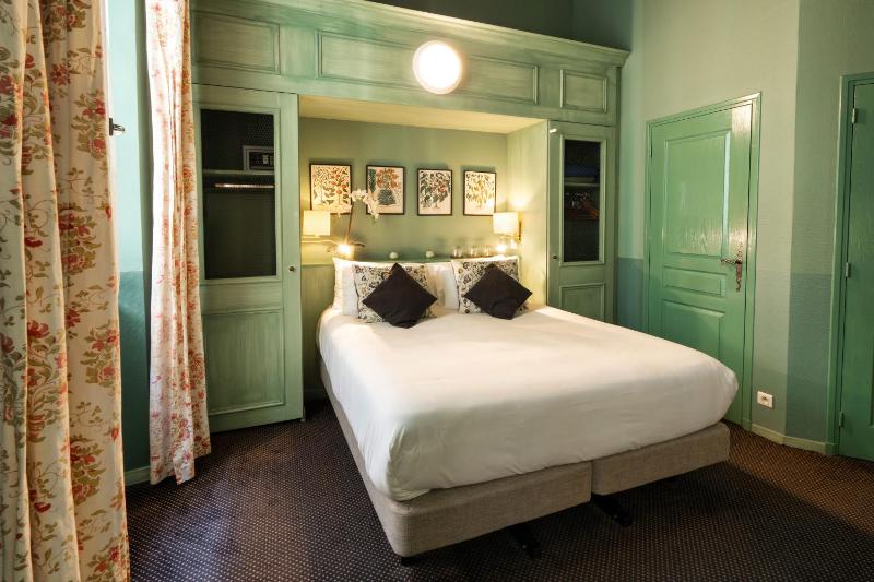 Deluxe Triple Room image 3