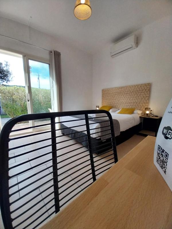 Economy Double Room image 3