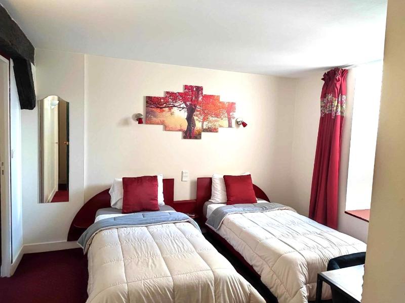 Family Room image 2