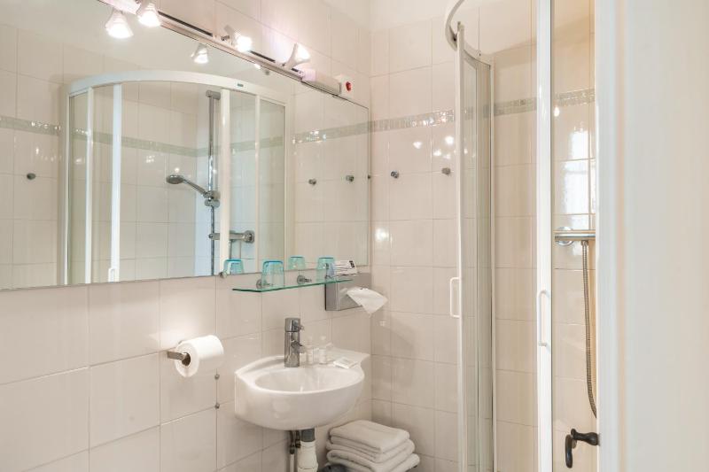 Comfort Double Room image 4