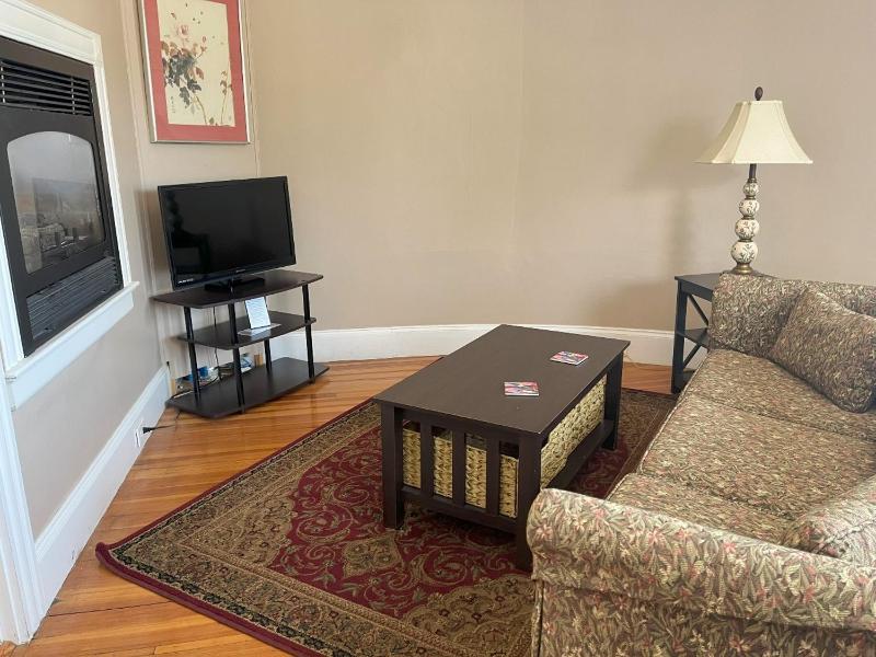 King Suite with Balcony image 2