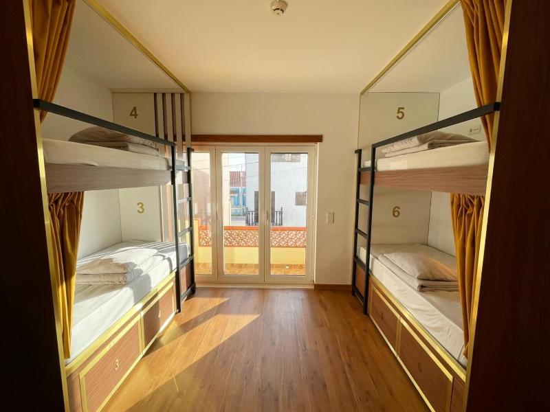 Bed in 6-Bed Mixed Dormitory Room image 1