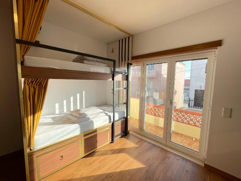 Bed in 6-Bed Mixed Dormitory Room image 4