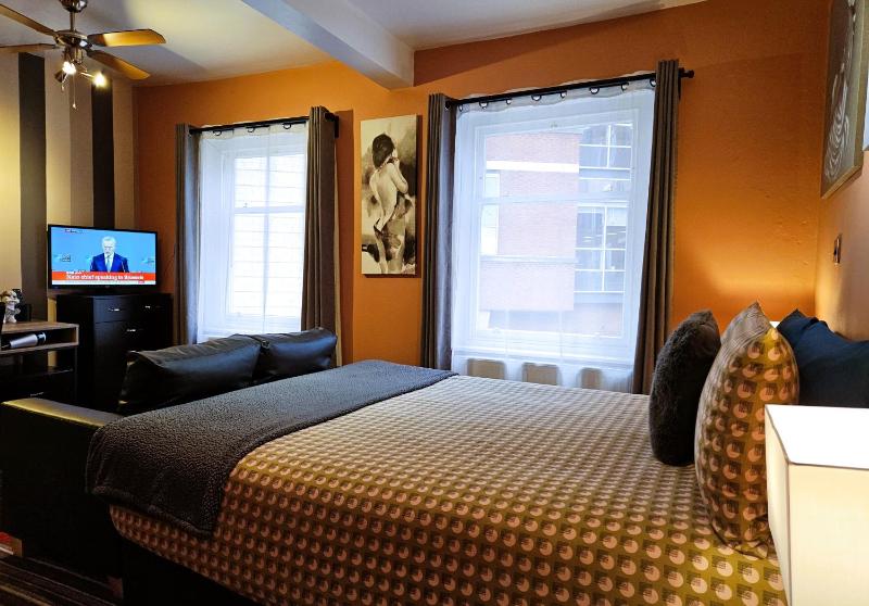 Superior Double Room with Sofa image 1