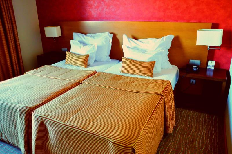 Twin Room image 3