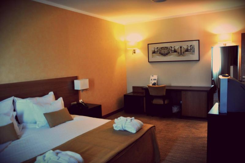 Double Room with Extra Bed (2 Adults + 1 Child) image 3